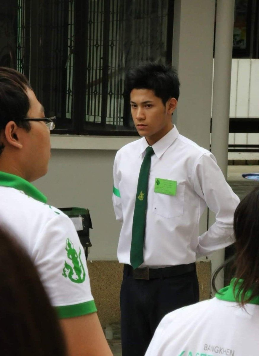 ดีกรีประธานว้ากเก่า ยืนต่อหน้าคนเป็นพัน แค่เดินผ่านเด็กก็กลัวจนจะร้องไห้ แต่มีเด็กคนนึงในคณะที่เคยบอกว่าไม่เคยกลัวเลย แค่แอบหมั่นไส้

และใช่ตอนนี้เค้าเป็นพาร์ทเนอร์กันมา 10 กว่าปีแล้ว