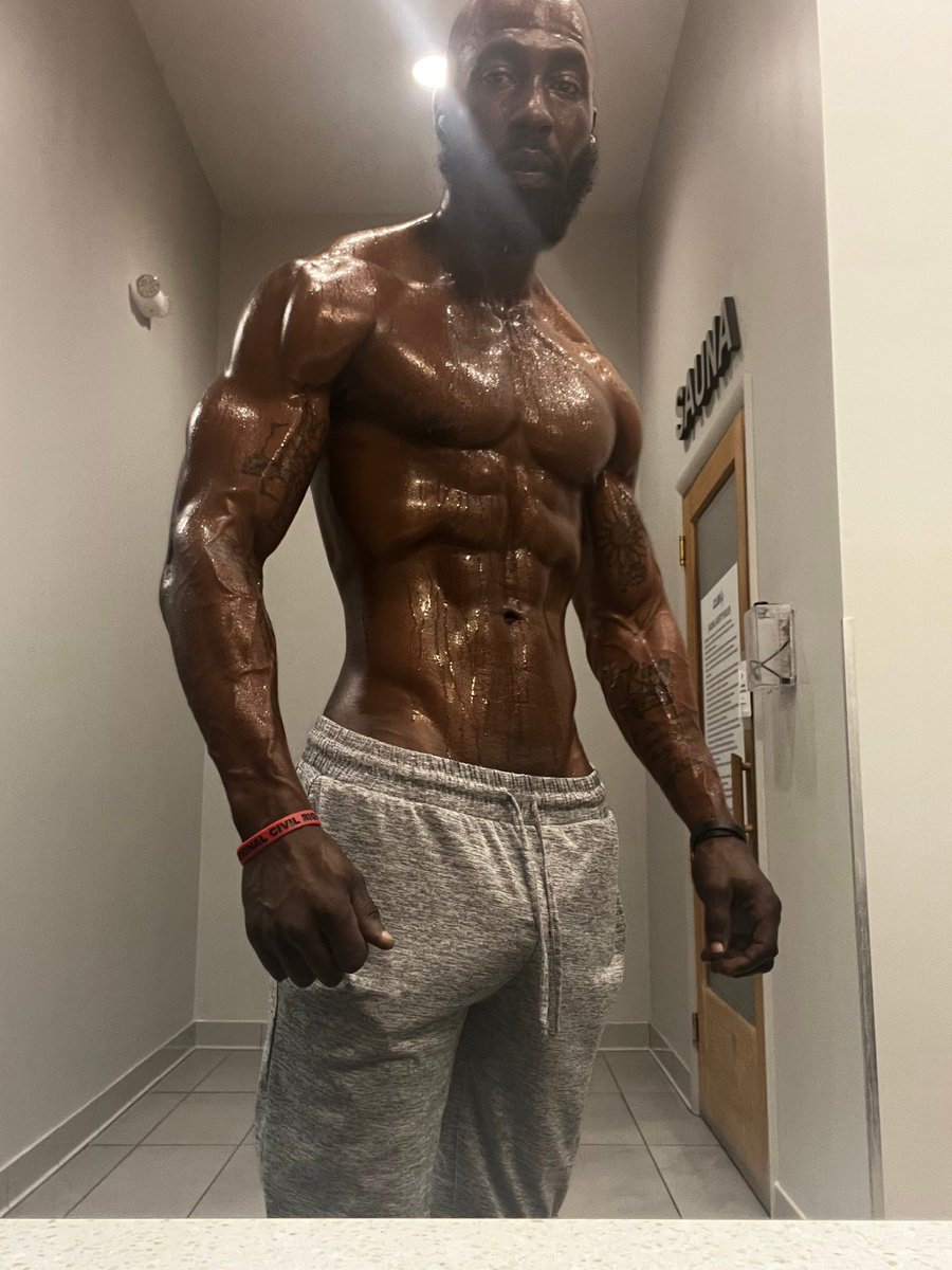 bowenb23king's tweet photo. Work hard for what you want #fitness https://t.co/LpE0IpwC0t