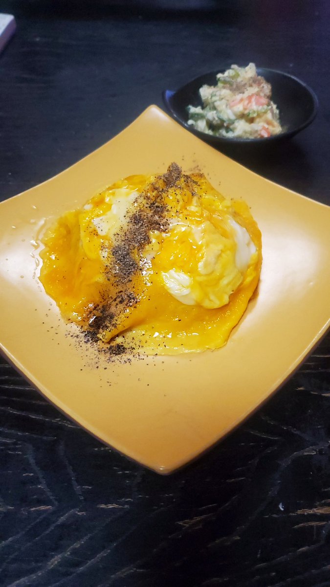 LOFTTERU2's tweet photo. 余り食べないけど久しぶりに
#オムライス
#自家製ハムのオムライス
#ポテトサラダ
#おうちごはん https://t.co/Osm4LXjJKn