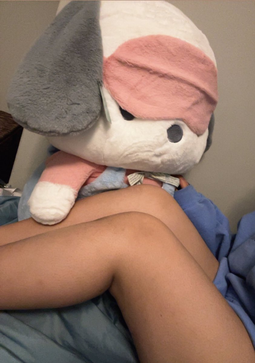 KaesPlayHouse's tweet photo. Alsoo got a big plush as a reward for taking my friend so well ;3
#nsfw #thighs #legs #plushie #plush #eightteen #ddlg #dmlg https://t.co/UDm3Qq3Kbh