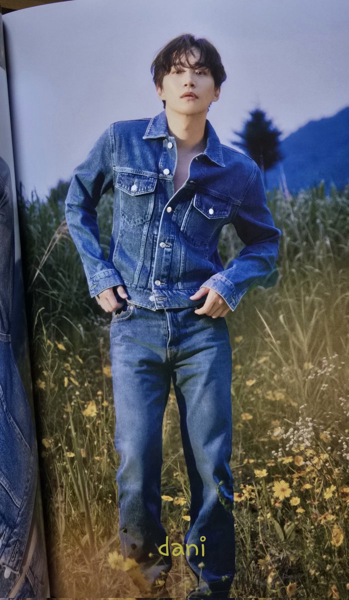 le2jh_forever's tweet photo. 😶 간밤에 꺼내보고 놀라버렸다는...
잠시 잊고 있었다 애기는
지난달에도 2년전에도 4년전에도
대단한 사람이었다는거...
#준호 #이준호 #LEEJUNHO
#beforemidnight https://t.co/2HLQqIWBEi