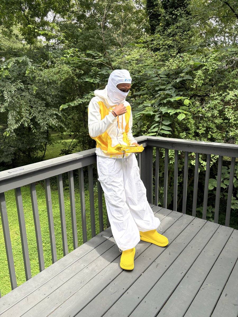 Bbbhives tweet media