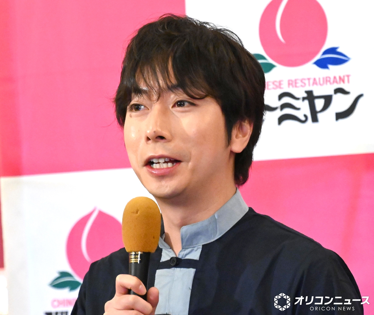 oricon's tweet photo. バーミヤン『台湾展（タイワンフェア）』

メディア向け先行試食会イベントに
河合郁人が登場‼️

💬バーミヤンは「体の一部」　

週5で通うことも…
🔻「きょうは左肩がチャーハン、右肩が餃子」
https://t.co/BCudZHlAN0

#河合郁人 https://t.co/zlZBGdF6k6