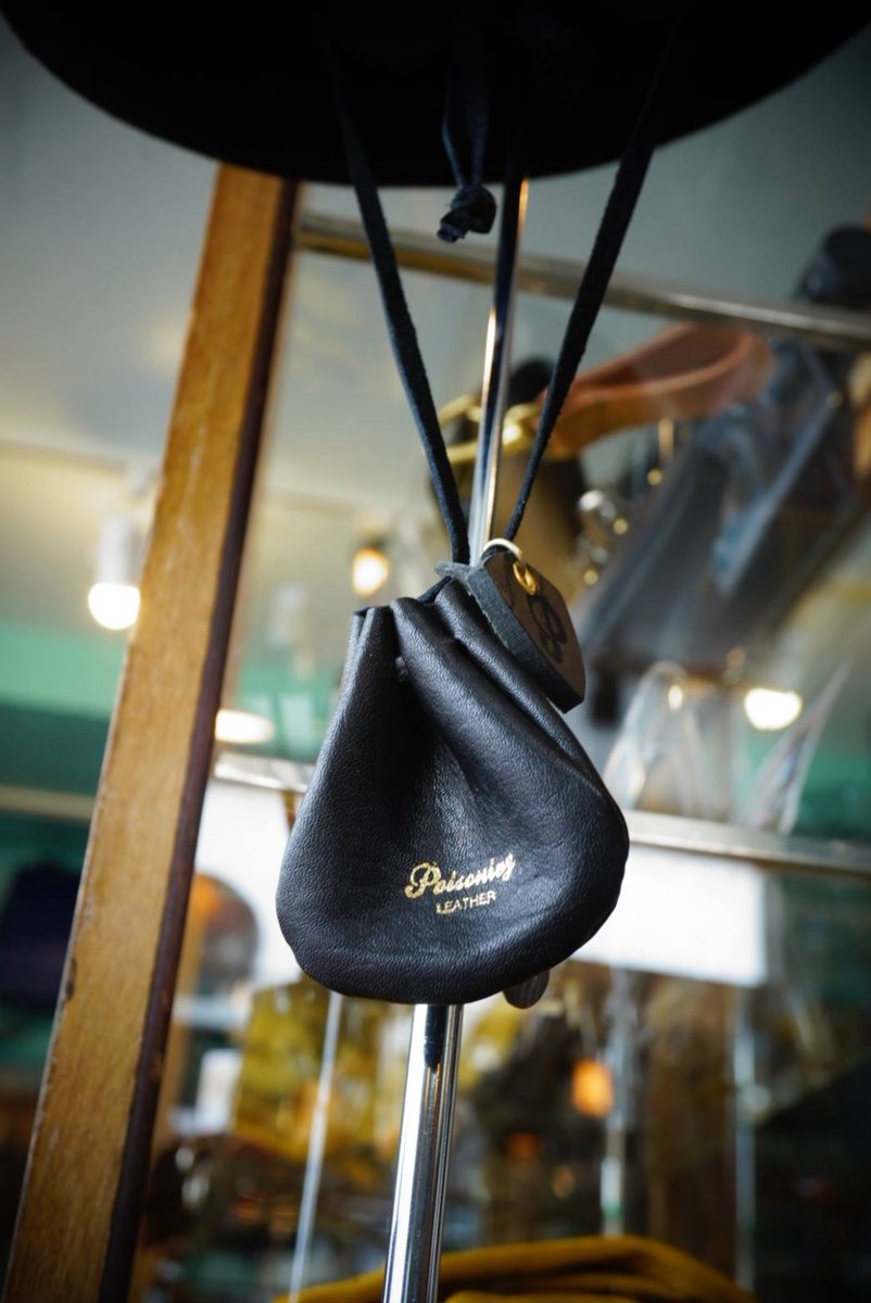 ✯𝕎𝕖𝕕𝕟𝕖𝕤𝕕𝕒𝕪✯首から下げるタイプの小さなレザーの巾着