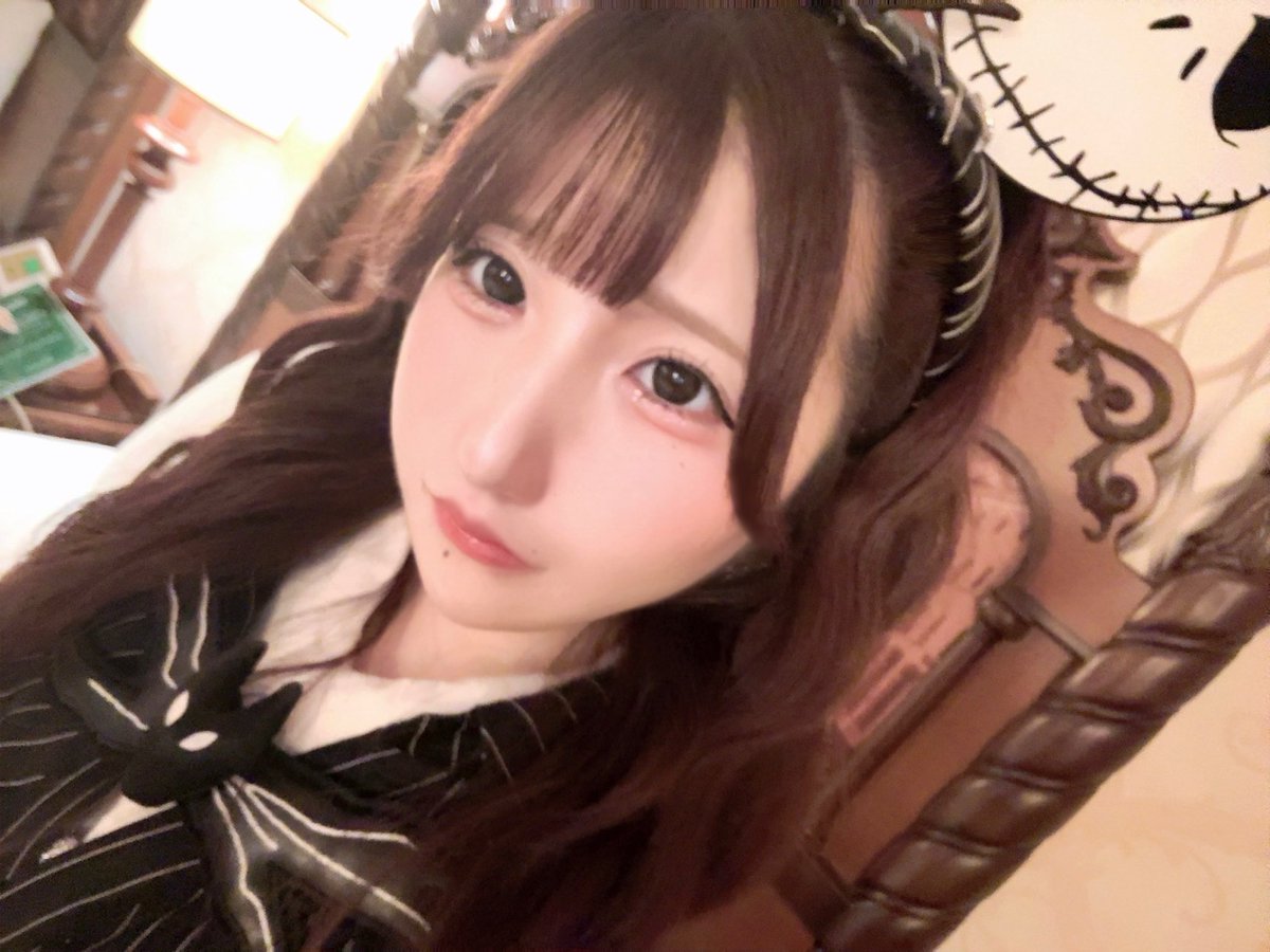 今回ご紹介するのは… 🩷🧡💛━━…‥・ めい。 さん(@xxx_nyqnn) めい