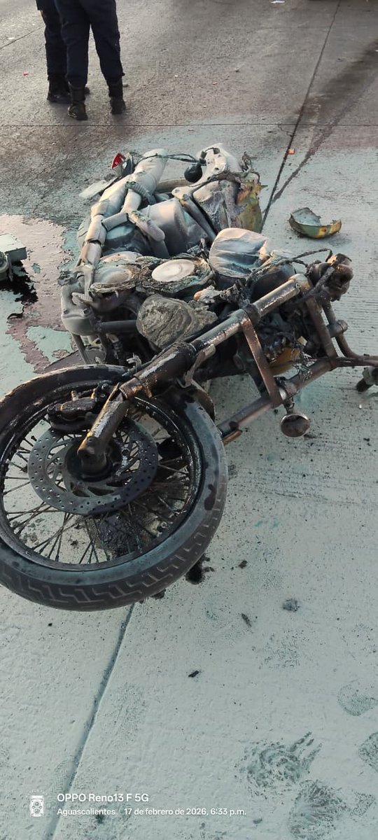 APARATOSO ACCIDENTE EN VILLAS DEJA 4 PERSONAS PRENSADAS

Información extendida aquí: elojodeaguascalientes.com/2026/02/aparat…

#aguascalientes #noticias