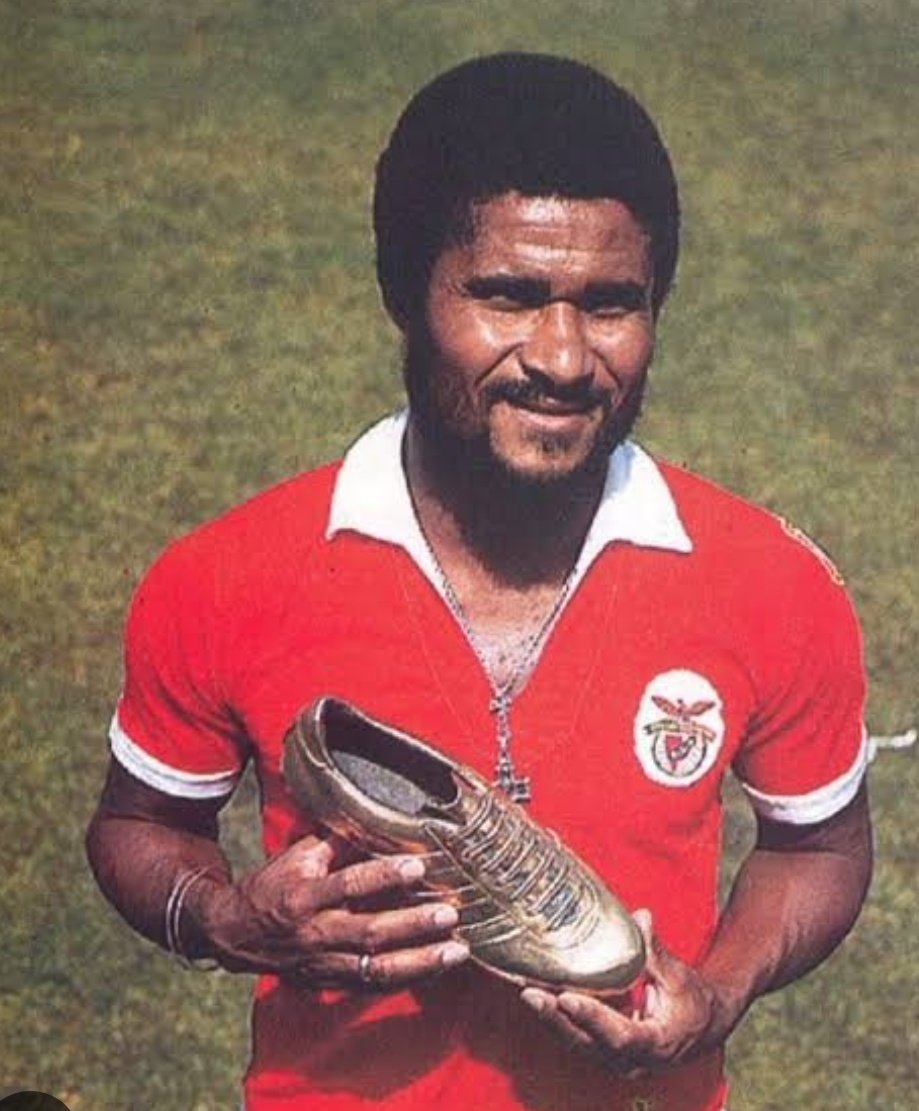 manuralier's tweet photo. @SLBenfica Xenofóbicos e racistas de merda.  Eles nos odeiam. Time pequeno. Jamais chegariam entre os 10 no brasileirão. https://t.co/AlLHf0NcRq