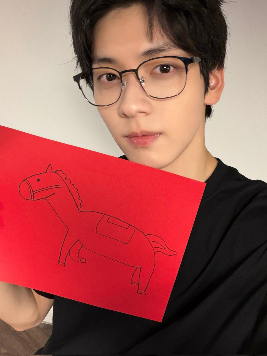 soobiwuv's tweet image. KAOS ITEM (lemes) JIDATAN (makin lemes) ALIS GANTENG (10000x makin lemes) KACAMATA (19389202x makin lemes)