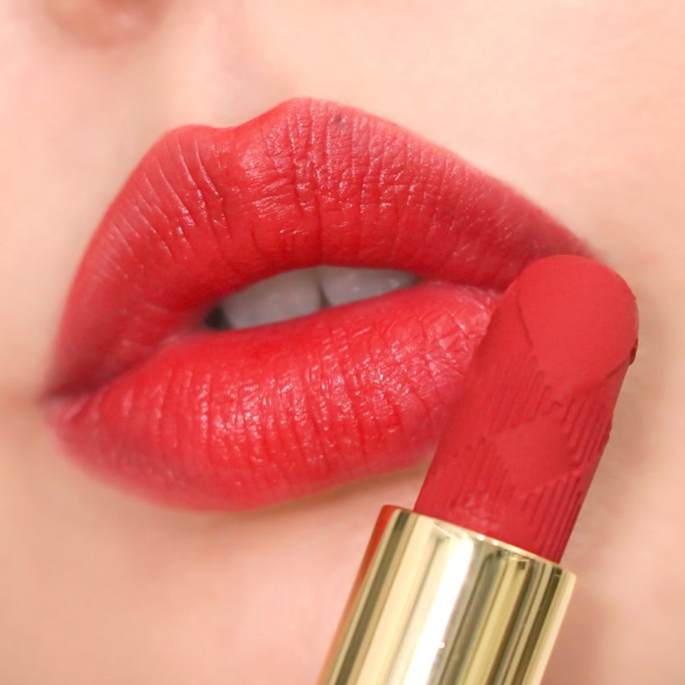 ลิปสติกสุดหรูไซซ์พกพา BURBERRY Kisses Lipstick 1g #106 The red สีแดงสดคลาสสิกที่ให้ลุคหรูหรา มั่นใจ ทาแล้วขับผิวสุด ๆ 👄

เพียง 390.- จาก 990.-
ช้อปโปรนี้ 📌beauticool.com/m/detailproduc…