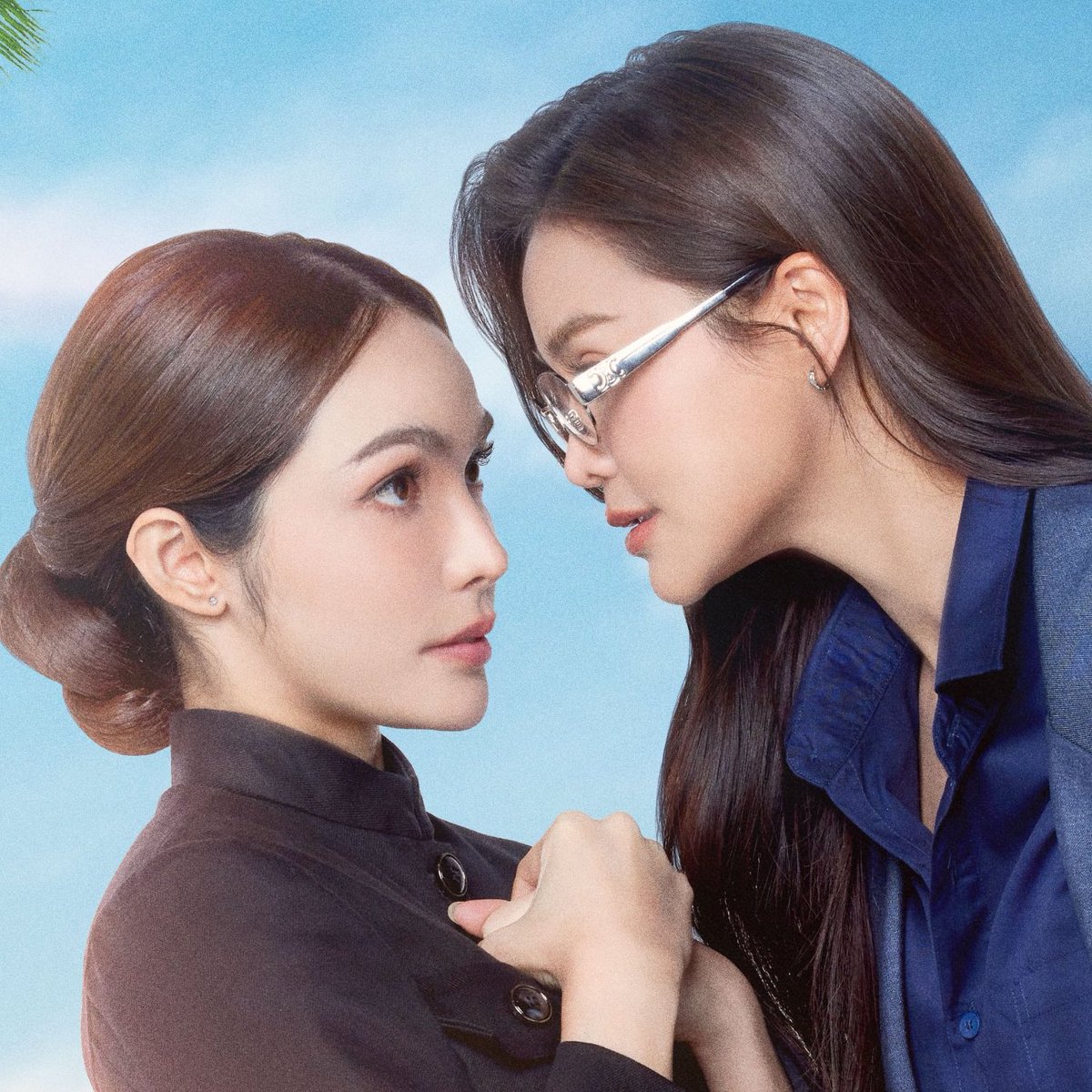 __xxsia__'s tweet photo. มองจากดาวอังคารก็รู�� คนใส่แว่นไม่ได้เนิร์ด จ้องมาก จ้องจะเขมือบ

#4Elements #นทีร้อยเล่ห์ https://t.co/PD2yXMZEA8