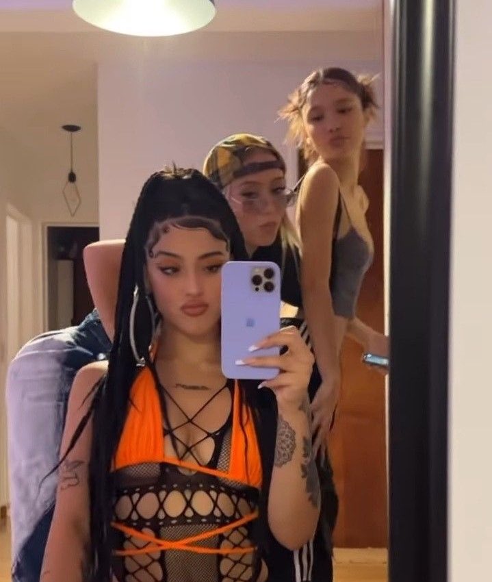 alotofgaysex's tweet photo. no puedo creer q la chilena le haya robado el novio a taichu, se las daba d buenas vibras y termino siendo una tatiana https://t.co/zBSedtdxpo