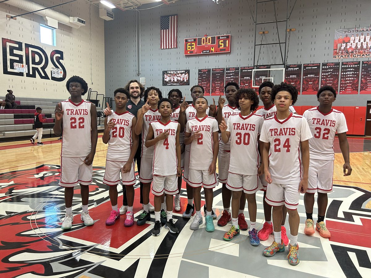 Travis Basketball tweet media