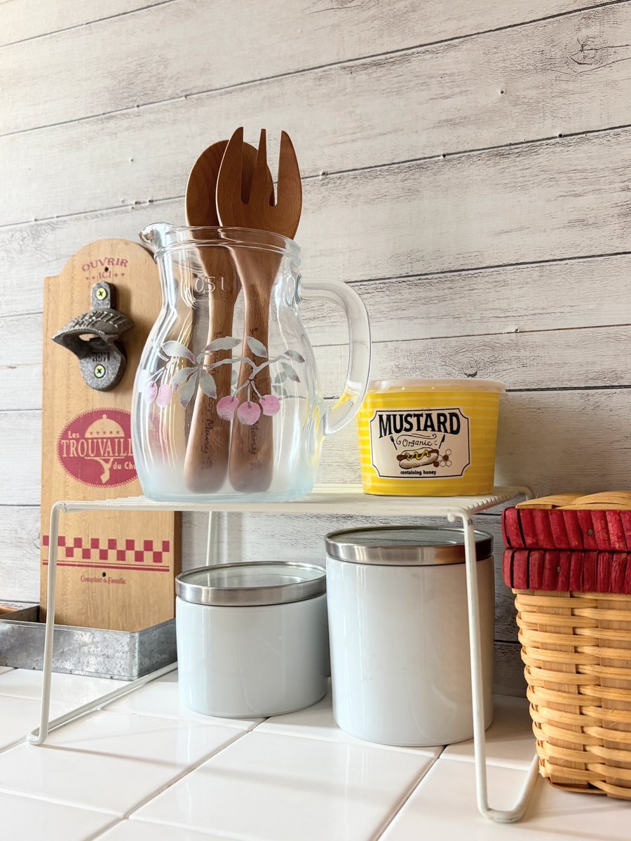 cresosaka's tweet photo. チェリー柄の水差しは500mlサイズ。鍋用のお出汁とか入れても可愛い♪

マニー スリーズフランセーズ ガラス ジャグS
https://t.co/tfsWRQGPQD https://t.co/5IHv4iTCg4