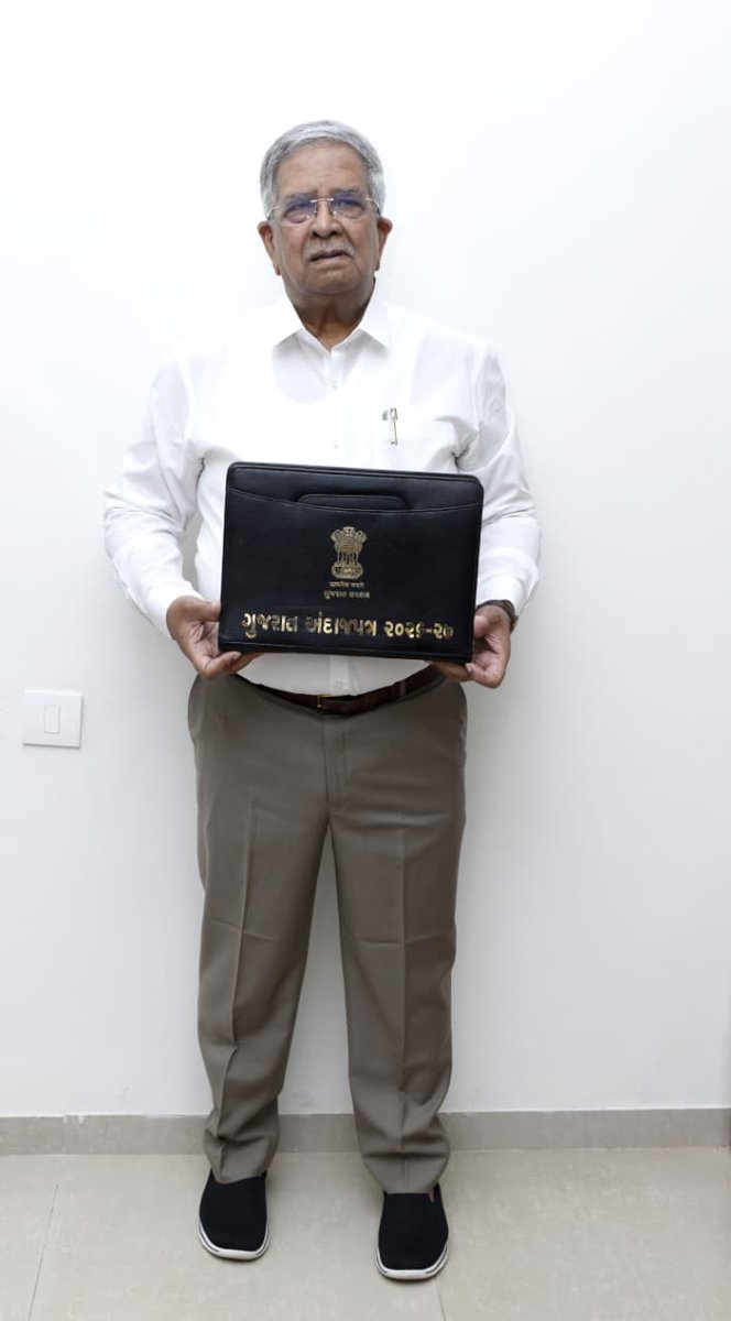 JournoJayesh's tweet photo. #Gujarat 

1 વાગ્યે નાણા મંત્રી કનુ દેસાઈ ગુજરાત સરકારનું વર્ષ 2026-27 માટેનું બજેટ રજૂ કરશે 

આજે જનતા બજેટ TV પર જોઈ શકશે https://t.co/FhkJ2bRRkT
