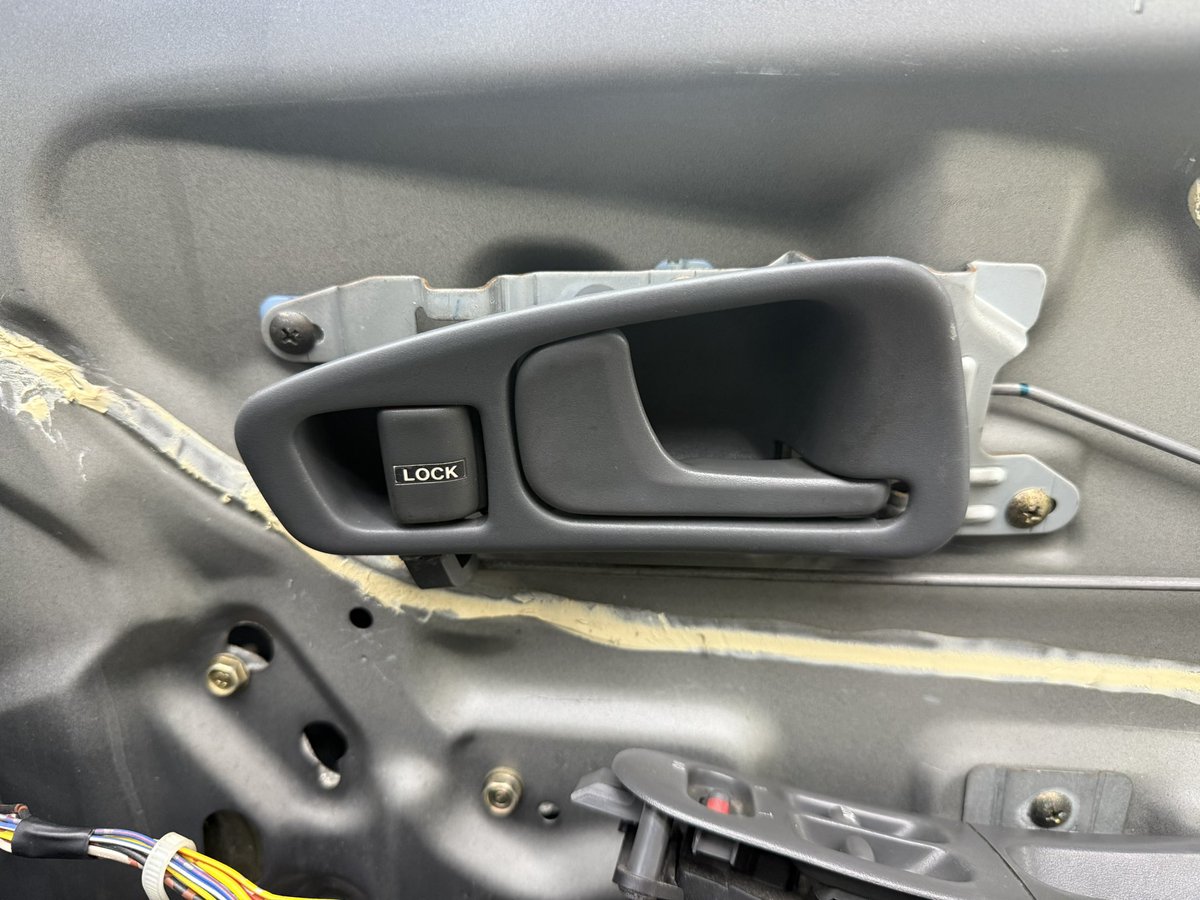 すいません！ EG6・EG4の運転席側ドアノブ 売ってくれる方居ませんか？？？