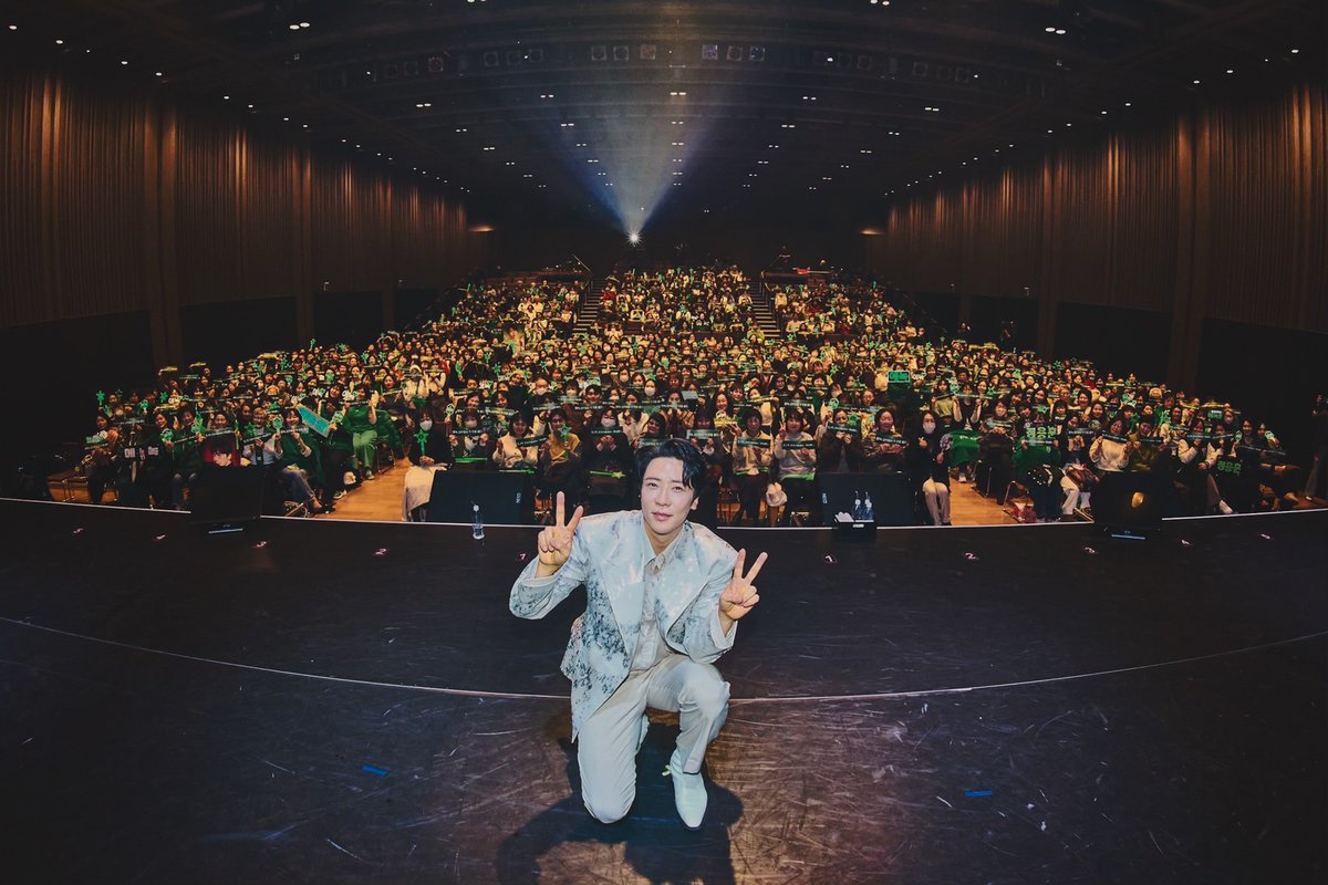 kmusicalpia's tweet photo. 『#エノク 1st コンサート in Japan』

公演にお越しいただいた皆さま
誠にありがとうございました💐
様々なジャンルの楽曲でお届けした
今回の公演はいかがでしたでしょうか🎤

皆様の感想もお待ちしております💌
次の企画もお楽しみに✨

#에녹
#ENOCH_1st_Concert_in_Japan https://t.co/TvVB9mv5Oy