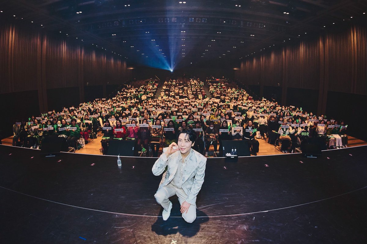 kmusicalpia's tweet photo. 『#エノク 1st コンサート in Japan』

公演にお越しいただいた皆さま
誠にありがとうございました💐
様々なジャンルの楽曲でお届けした
今回の公演はいかがでしたでしょうか🎤

皆様の感想もお待ちしております💌
次の企画もお楽しみに✨

#에녹
#ENOCH_1st_Concert_in_Japan https://t.co/TvVB9mv5Oy