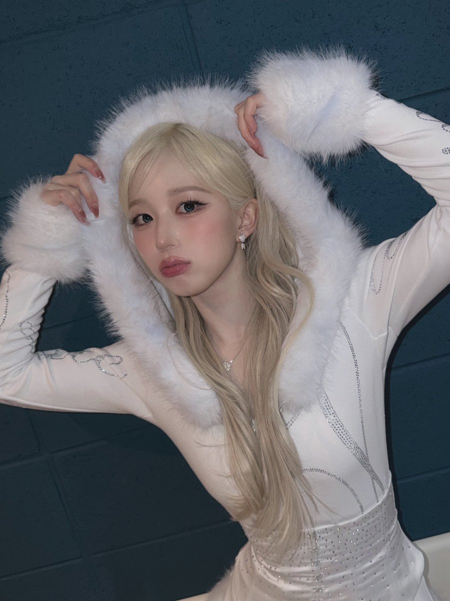 Wrapped in soft white on Christmas night, I felt the quiet magic of being side by side with you — your warmth lingering like fresh snow, making it simple, sweet, and unforgettable! 🤍