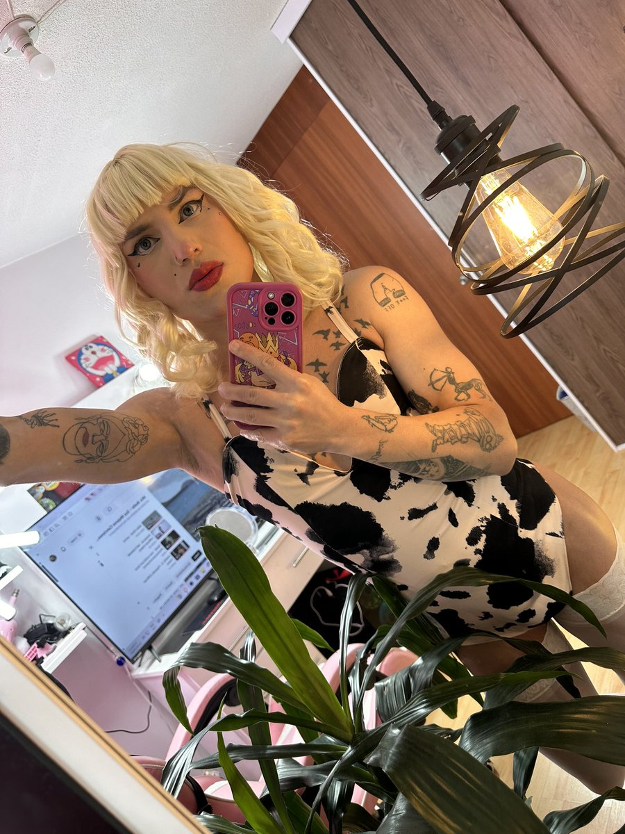 QueenRamona3's tweet photo. Kises my loves 😈😈 https://t.co/hGZzjRABsr