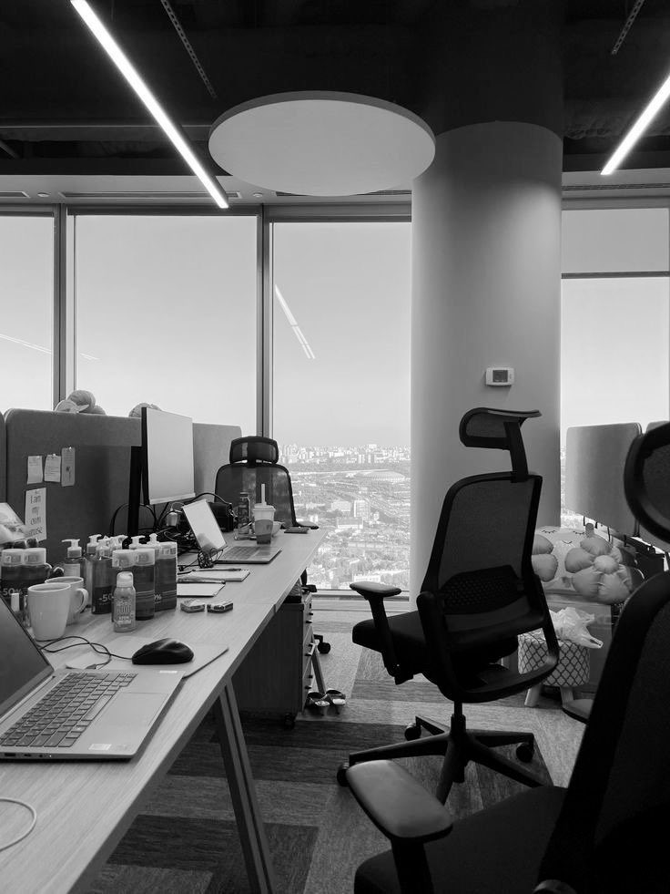 📍 𝘛𝘕 𝘛𝘰𝘸𝘦𝘳, 𝘑𝘢𝘬𝘢𝘳𝘵𝘢 𝘜𝘵𝘢𝘳𝘢

Ritual sebelum mulai kerja Bara : 
Ngopi, bengong