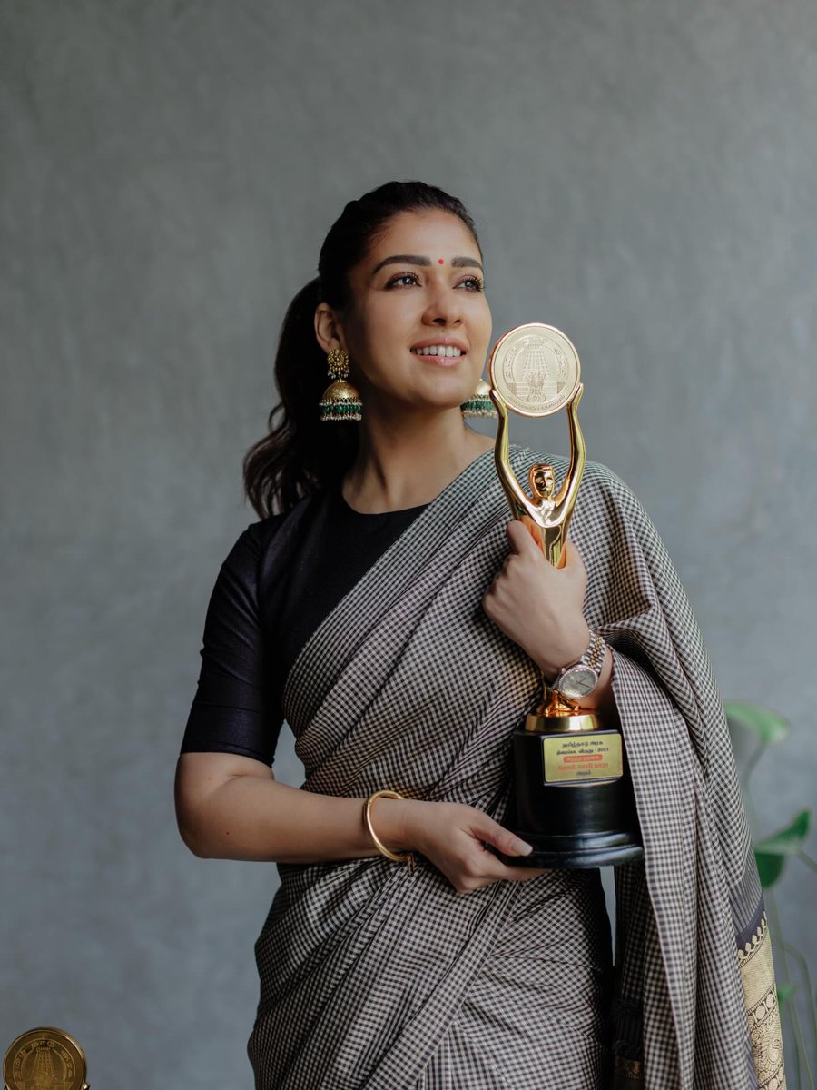 ThamizhPadam's tweet photo. It’s a triple win for #Nayanthara! 🏆
State Award for #Aramm, while her production house #RowdyPictures secures honours for #Netrikann &amp; #Koozhangal. #Thamizhpadam https://t.co/3e9uqLueNI