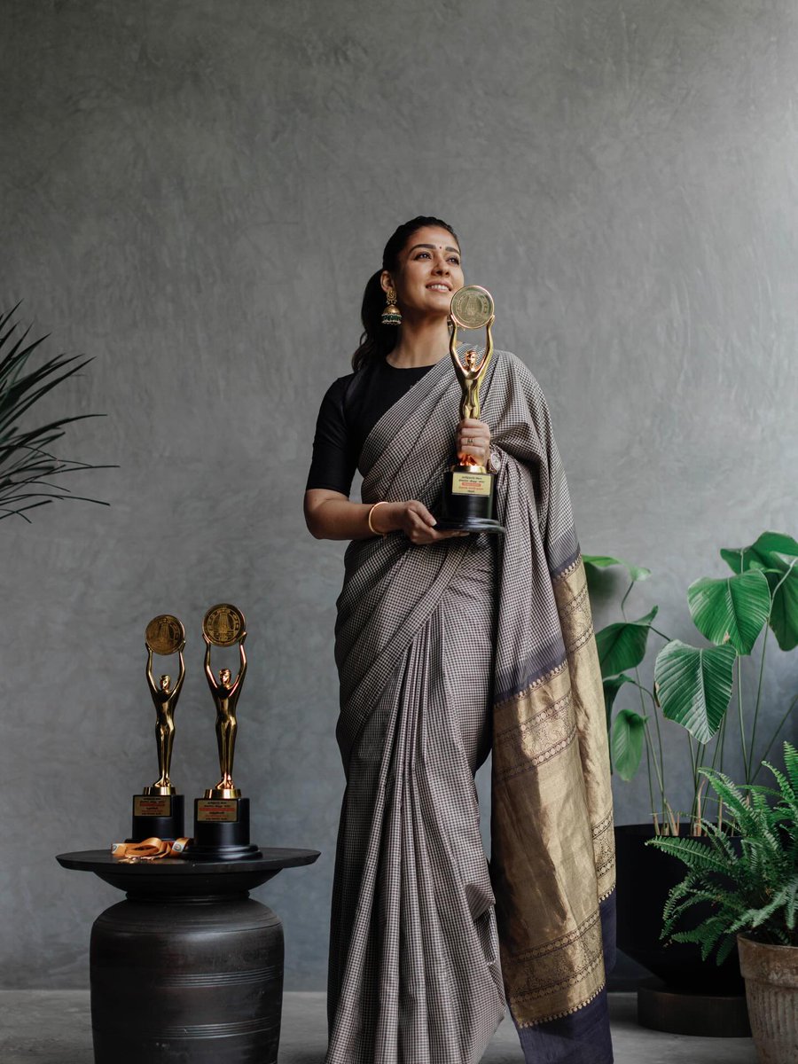 ThamizhPadam's tweet photo. It’s a triple win for #Nayanthara! 🏆
State Award for #Aramm, while her production house #RowdyPictures secures honours for #Netrikann &amp; #Koozhangal. #Thamizhpadam https://t.co/3e9uqLueNI