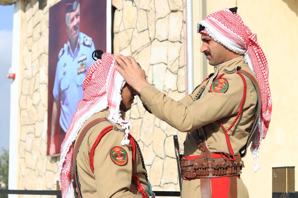 Police_Jo's tweet image. لبسنا شماغ الفخر وزينّاه بشعارنا.. واقسمنا للوطن نفدية بارواحنا 

#صباح_الخير 
#الأمن_العام #الاردن