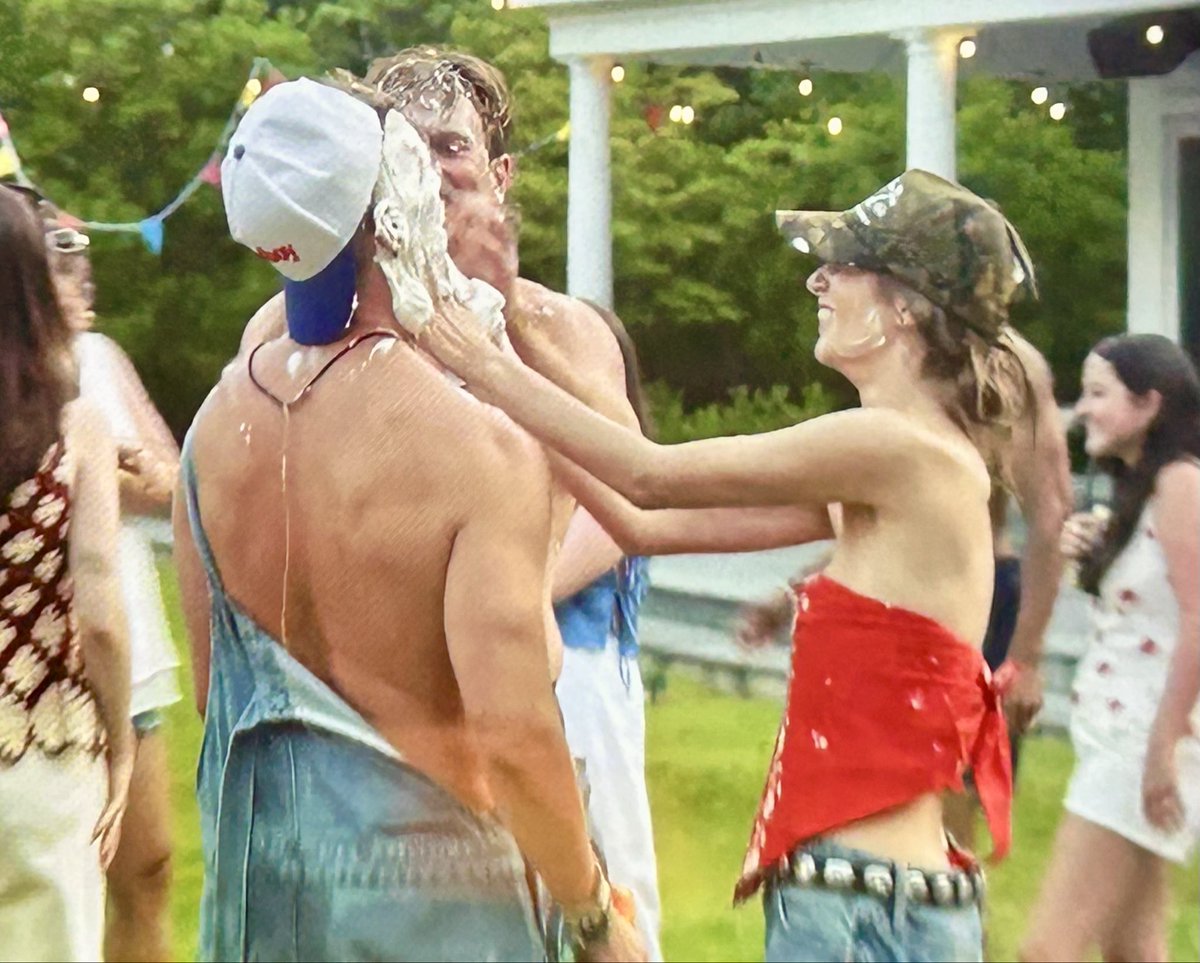 Brady’s Beer Belly tweet media