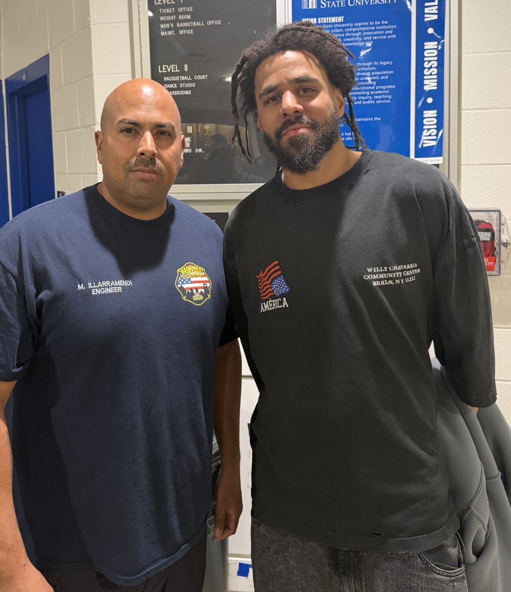 CallMeBrayBray's tweet photo. @JColeNC met with my best friends dad… I can’t believe it.. love Cole for this https://t.co/Lz2XKflKU5
