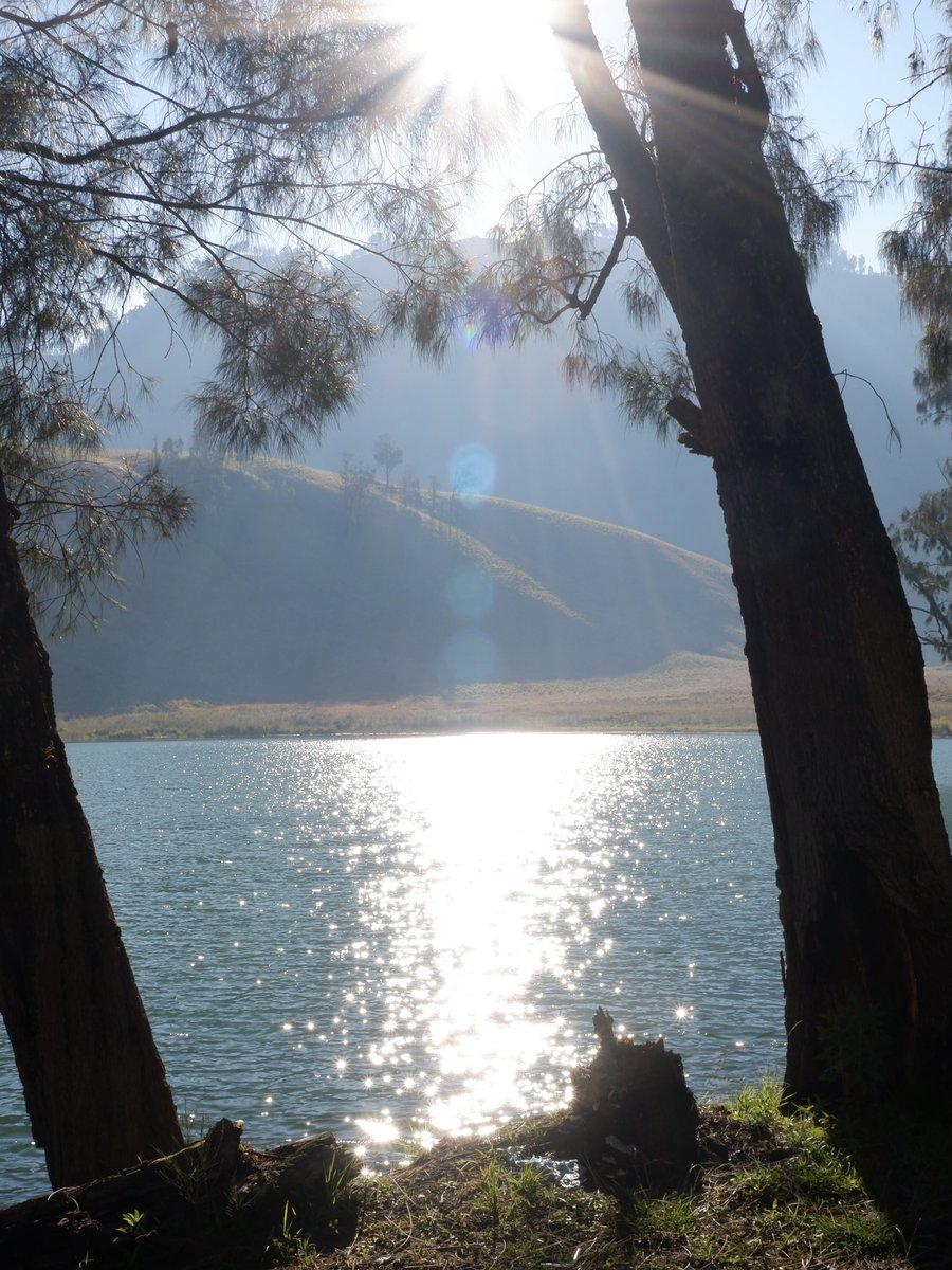 scalccifer's tweet photo. ketika foto ngasal tapi lo di ranu kumbolo https://t.co/D15knnXd0h