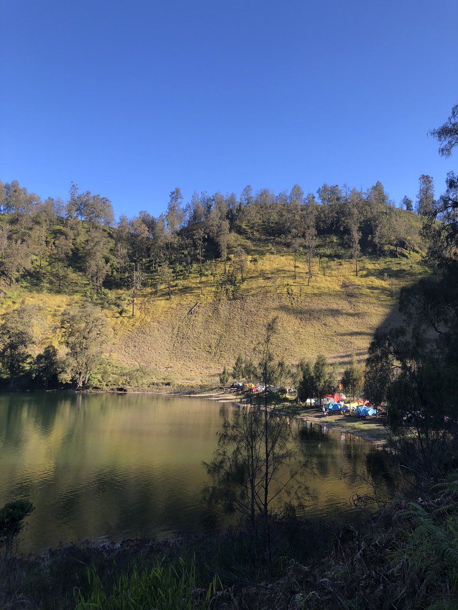 scalccifer's tweet photo. ketika foto ngasal tapi lo di ranu kumbolo https://t.co/D15knnXd0h