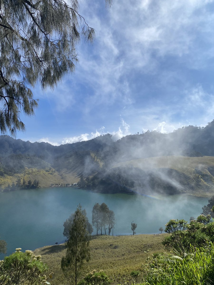 scalccifer's tweet photo. ketika foto ngasal tapi lo di ranu kumbolo https://t.co/D15knnXd0h
