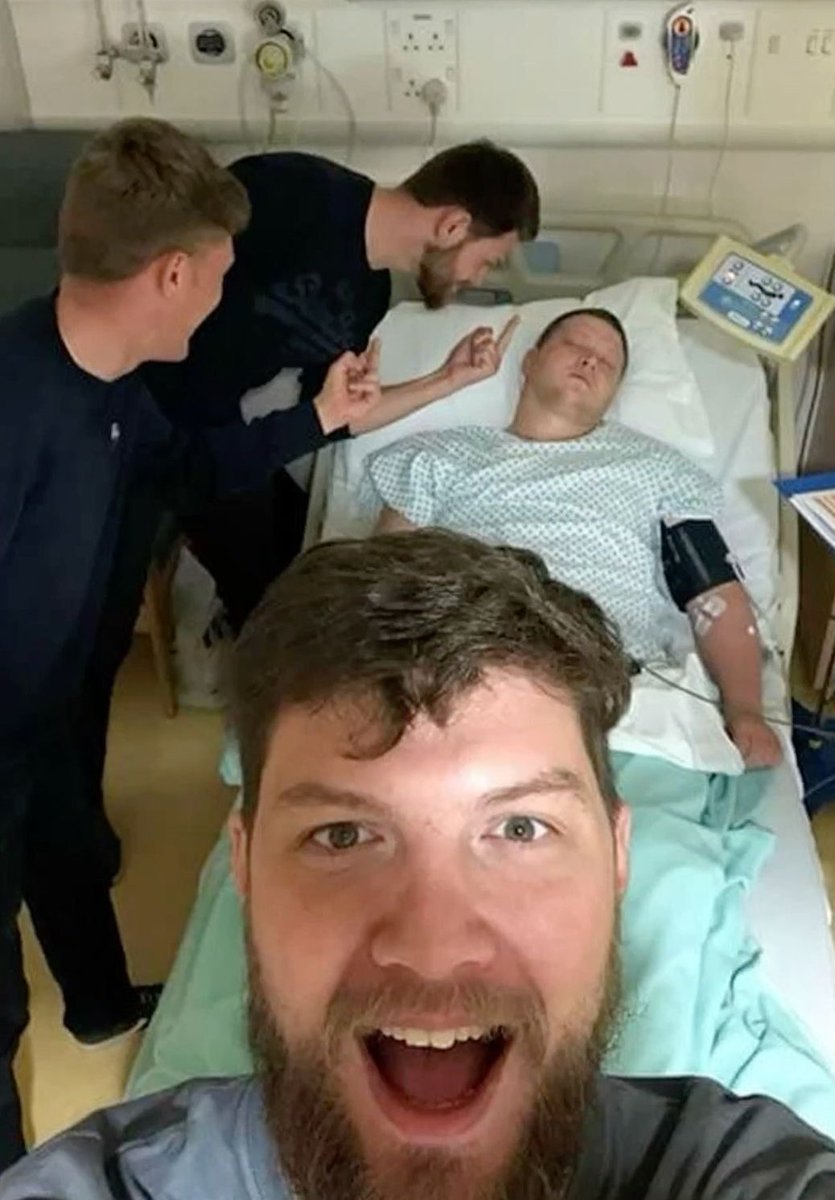 They love Robert so much💗
#DispatchGame