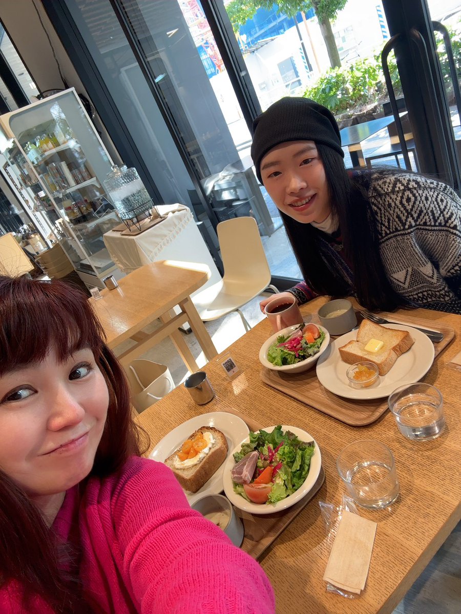 a_oich28's tweet photo. 先日、愛媛時代からお世話になっている菜穂江さんとモーニングに行きました☀

最初にお会いしたのは約10年前、地元西条では初の市民ミュージカルに出演した時。まさか大人になって、お仕事でもプライベートでもご一緒できる日が来るとは…😭✨

楽しくて美味しいひと時を、ありがとうございました☺️ https://t.co/KuZcXLKRNd