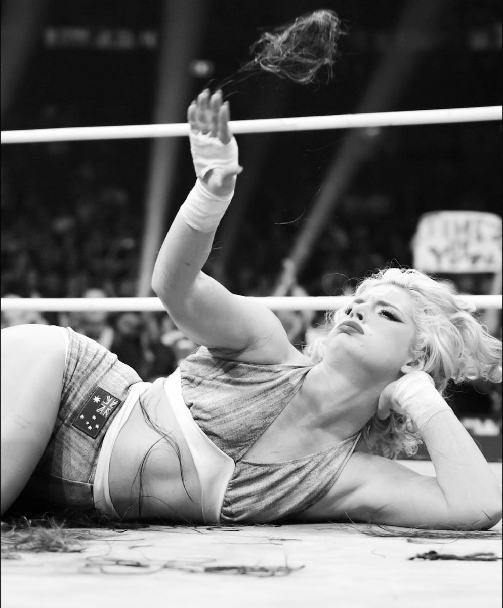 TimelessToShine's tweet photo. @DemiseOfTheSane After all, in this town, a star's hair is half the performance... and we simply refuse to give a lackluster show. https://t.co/BP4pwYUAtE