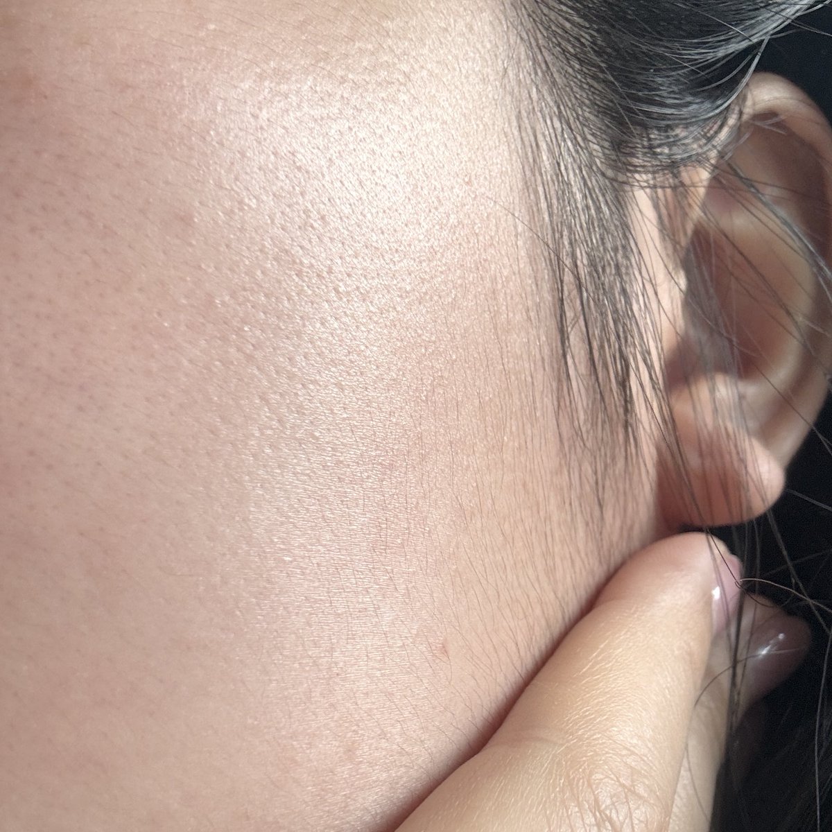 เออๆๆๆๆอันนี้ยอมจริง โนฟิลเตอร์ให้เลย มาส์กขาว Her Hyness ที่ใช้แบบไม่ได้คาดหวังมาก (เพราะเป็นมาส์กดำlover) สรุปตื่นมารู้สึกหน้าลื่นๆเด้งๆอะ ผิวแน่นขึ้นจริง งง พี่ทำได้ไง