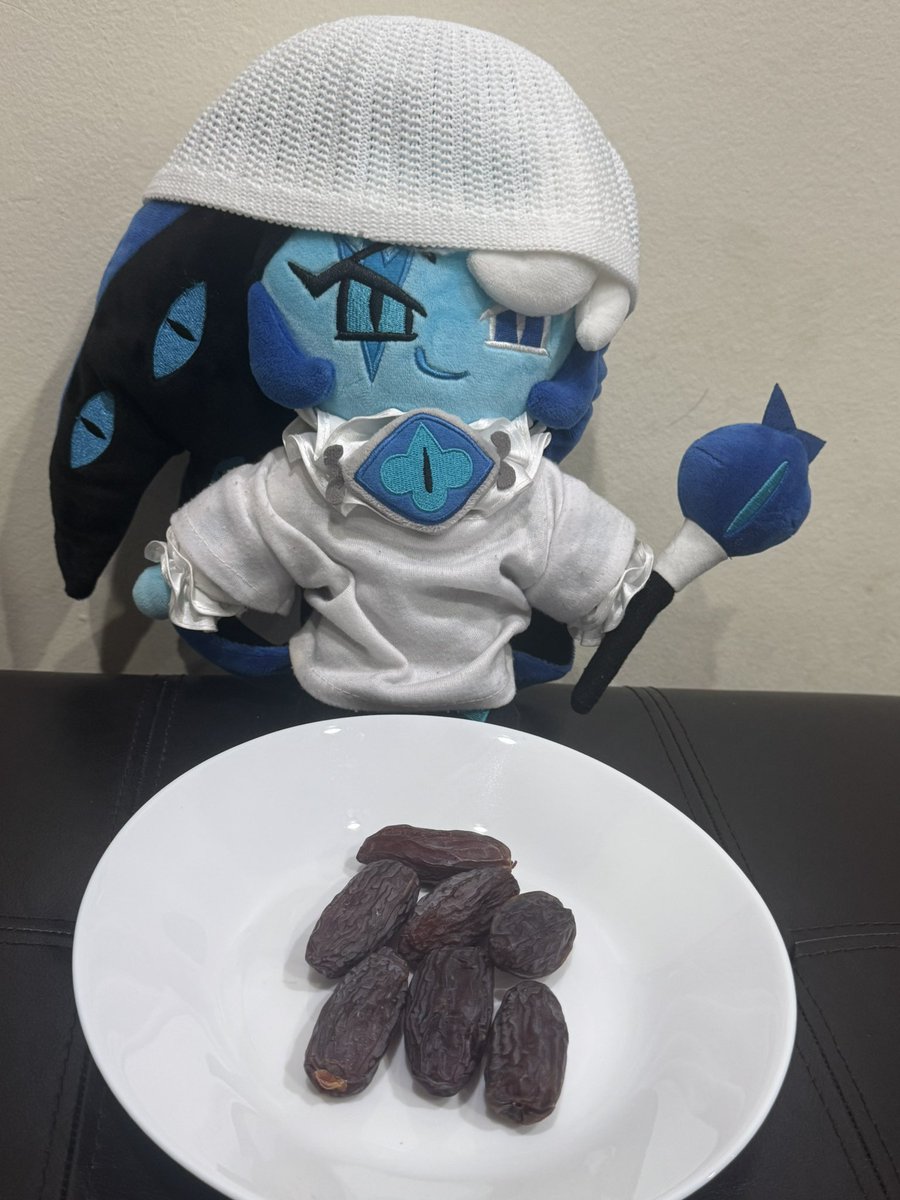 mashallah brother shadow milk cookie he is following the sunnah very well in suhoor