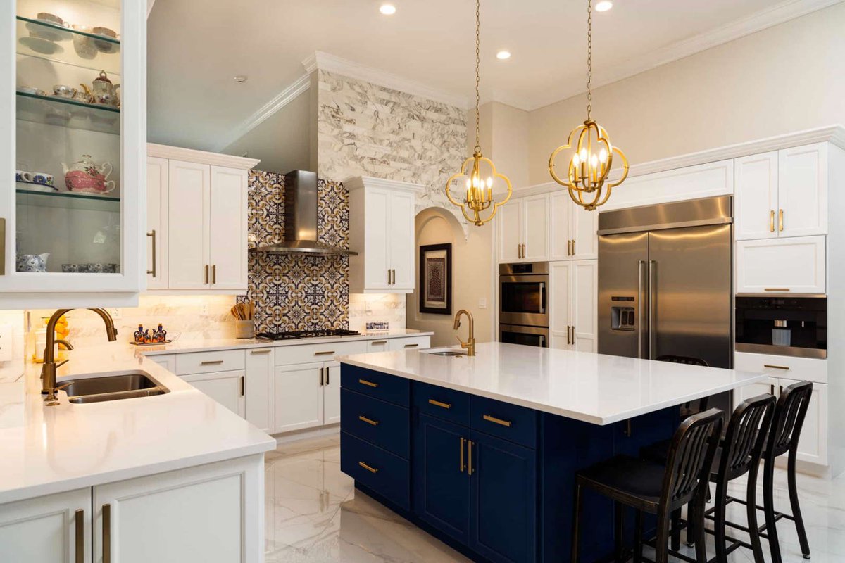 15zanaz's tweet image. What do you think about this kitchen?
I don't know what's in the open area behind the vent but I would put textured glass there to provide separation.
#homedesign
#interiordesign
#interiors
#interiordecor
