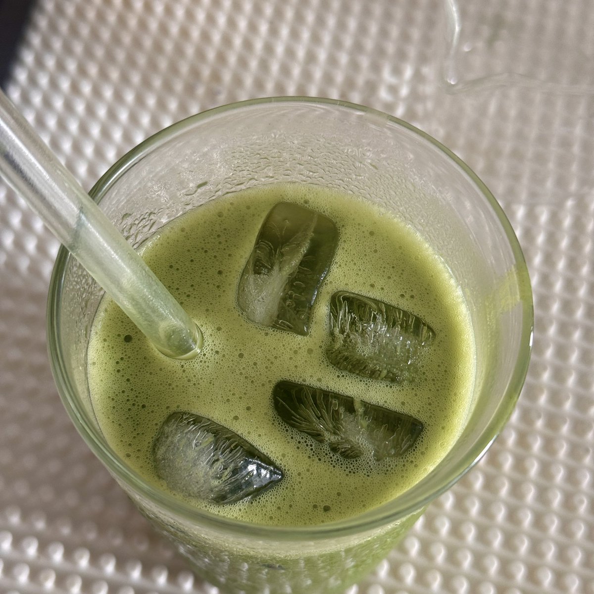 ฟังนะ มัตจะ+นมหมีน้ำผึ้ง = ขึ้นสวรรค์ โคตรรรรรอร่อย คิดอะไรไม่ออกก็ผสมเลย ไม่ต้องใส่ไซรัปเพิ่มคือดี!