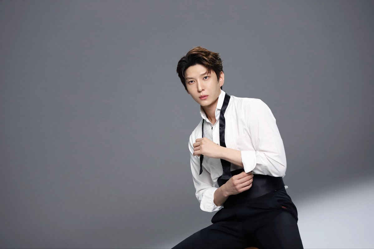OfficialJTW_LEO's tweet photo. [📸PHOTO]

뮤지컬 ‘슈가’ 프로필 촬영 비하인드❤️‍🔥

📌 https://t.co/V7DoZs3Wh8

#정택운 #JUNGTAEKWOON
#레오 #LEO
#뮤지컬 #슈가 #조 #조세핀 https://t.co/HLOTa0DV6b