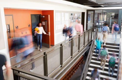 教育機関向けカスタム App で全米屈指の学区が DX を実現し、学校運営の効率化と自動化を加速
claris.com/ja/blog/2026/g…

アメリカ、イリノイ州の Glenbrook High School District (グレンブルック高校学区) の DX への取り組みは財務管理業務からスタート。
現在では複数の業務領域にわたってカスタム