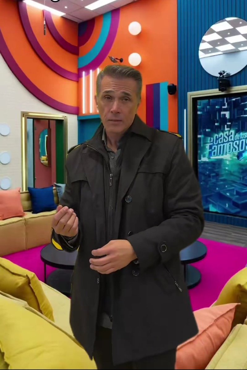 El diputado plurinominal Sergio Mayer pidió licencia por tiempo indefinido para ingresar a la Casa de los Famosos. 

Así el compromiso del legislador con sus votantes. Ah, perdón, se me olvidaba, es plurinominal.

¿También habrá críticas o solo regaños a quienes señalamos su