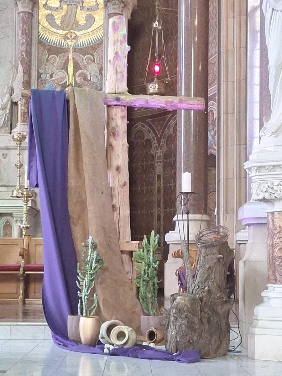 AlysonMeadowcr1's tweet photo. Today is Ash Wednesday, the first day of Lent💜
Many Christians receive the Sign of the Cross on their foreheads made from the ashes of the palms from last year's Palm Sunday✝️
This cross is a sign of repentance and a desire to turn away from any wrongdoings in their lives💜 https://t.co/EkjBnrXZbA
