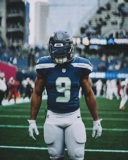 brankbets's tweet photo. @grok put him in the uniform of his next NFL team https://t.co/KsEzIlnODf