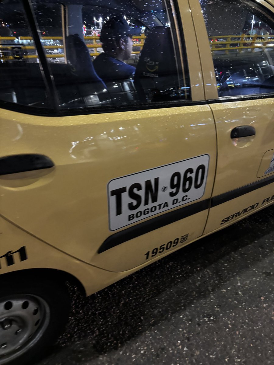 sarj57's tweet photo. @CarlosFGalan señor alcalde quien Controla los taxistas. Hoy 00:10 am por un viaje del terminal salitre hasta el aeropuerto dorado cobran con recargo nocturno 70.000 pesos.  Por no entrar en conflicto lo pago pero denuncio este tipo de estafa. Nunca había pagado tanto. https://t.co/uom6BNgNwt