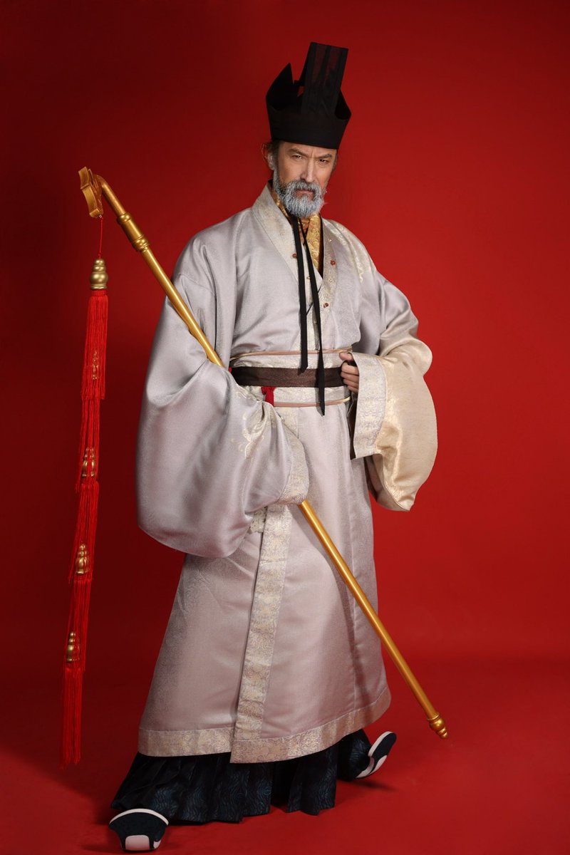 ZC_1110's tweet image. 中国十二花神之5月榴花神「张骞」
“把远方的花带回故乡开放”

春节快乐！
汉介帻冠
汉交领直裾
汉节杖
漆鞘八面汉剑
#HANFU #汉服
#十二月花神 
#ChineseNewYear 
#ChineseNewYear2026