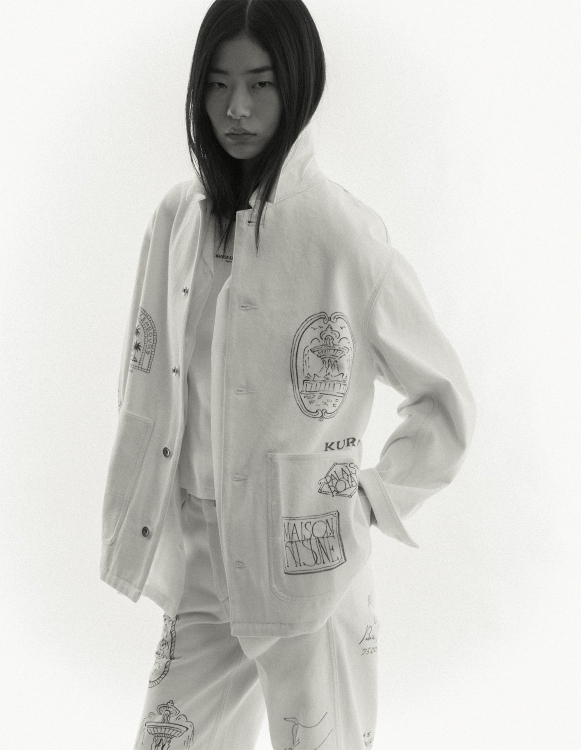 FASHIONHL's tweet image. Maison Kitsuné Unveils Capsule Collection in Collaboration with KURO Denim where Parisian sensibility meets Japanese craftsmanship
→fashion-headline.com/en/article/487…
#MaisonKitsuné #KURO #denim