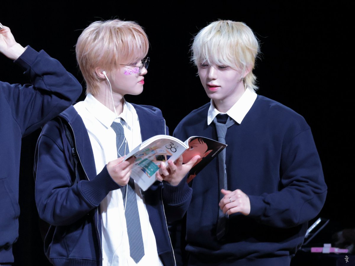 윷 tweet media