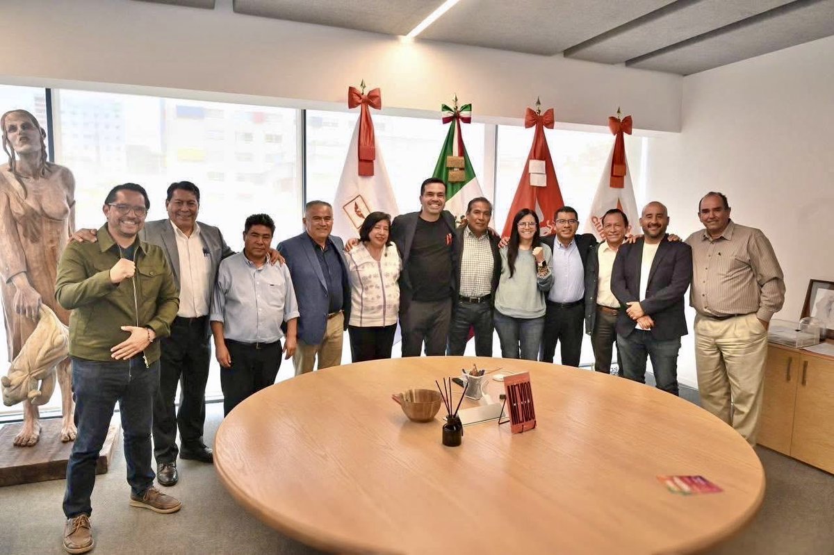 Unidos por un sueño compartido.

<a href="/DanielGOaxaca/">Daniel Gutiérrez Gutiérrez</a>, Hoy nos reunimos con <a href="/AlvarezMaynez/">Jorge Álvarez Máynez</a>, Coordinador Nacional de Movimiento Ciudadano, para fortalecer nuestra visión de un #Oaxaca Nuevo, donde la libertad y los derechos sean una realidad para todas y todos.