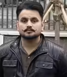 gspannu76's tweet photo. PUNJABI STABBED TO DEATH IN MOHALI!!! 27 YR GURSEV SINGH TRIED TO STOP FIGHT, GOT KNIFED BY 15-20 GOONS!!! MIGRANT MENACE KILLING OUR BOYS, WHERE IS JUSTICE???
#ParvasiPunjabi #MohaliMurder #PunjabLawAndOrderFail #MigrantMenace #JusticeForGursev https://t.co/sTwW0itvfR